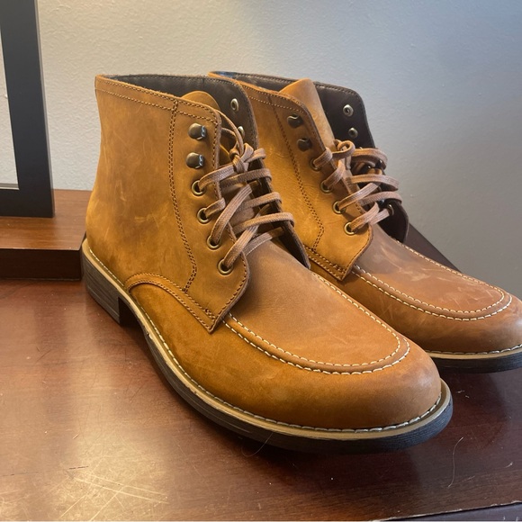 American eagle boots never worn